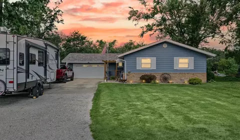 3203 Greenwood Dr, Dewey, IL 61840