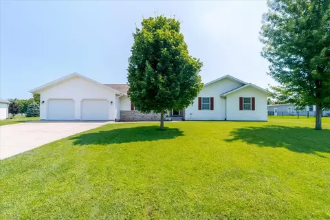 403 Sunset Dr, Colfax, IL 61728