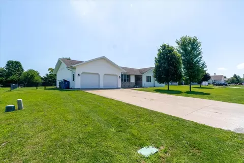 403 Sunset Dr, Colfax, IL 61728 photo 2