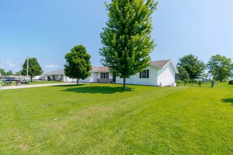 403 Sunset Dr, Colfax, IL 61728 photo 3