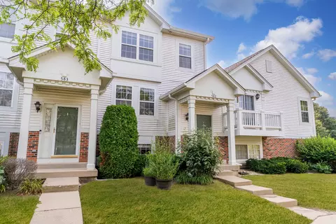 582 Holiday Ln, Hainesville, IL 60073