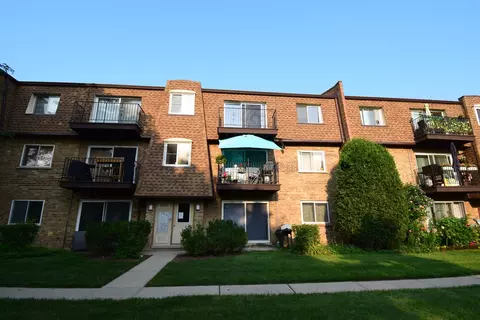 9467 Bay Colony Dr #3S, Des Plaines, IL 60016