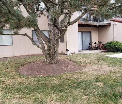 21 N W581 N North Ave #73, Lombard, IL 60148
