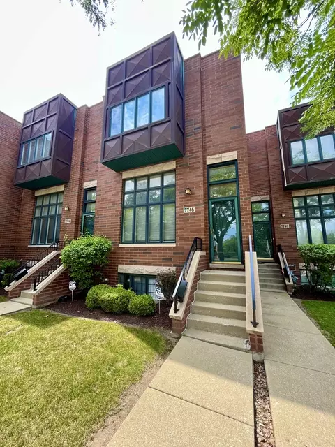 7746 Lincoln Ave, Skokie, IL 60077