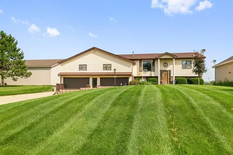 1617 Wright Dr, Sandwich, IL 60548 photo 2