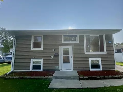 130 N Oak Ln, Glenwood, IL 60425