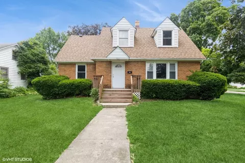 902 Bunker St, Woodstock, IL 60098