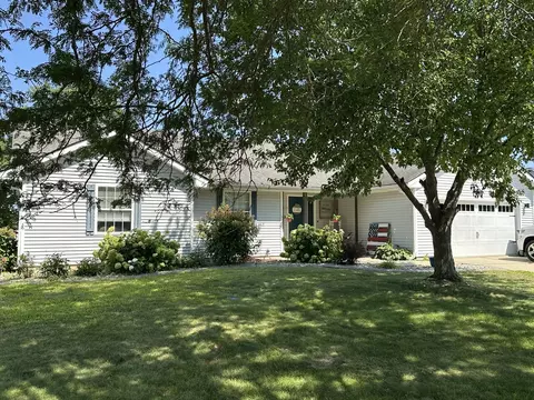 506 Laurel Dr, Saint Joseph, IL 61873