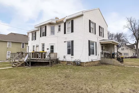 428 S Carroll Ave, Freeport, IL 61032