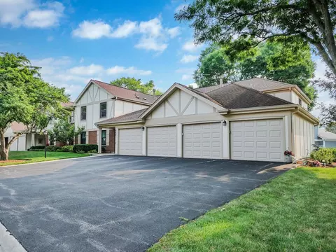 733 Elmwood Ln #C2, Wheeling, IL 60090