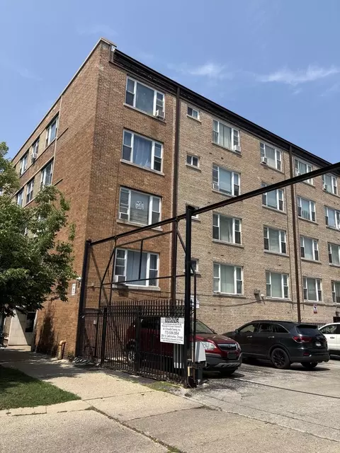 2424 W Estes Ave #3B, Chicago, IL 60645