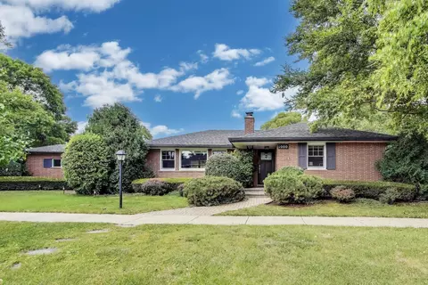 1000 E Lincoln St, Mount Prospect, IL 60056