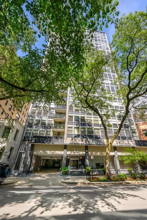 30 Elm St #12C, Chicago, IL 60611