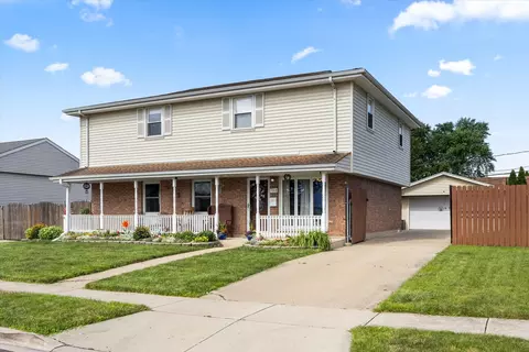704 Geneva Ave, Romeoville, IL 60446