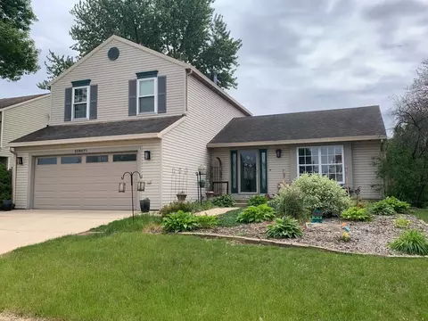 30 W071 Kensington Dr, Warrenville, IL 60555