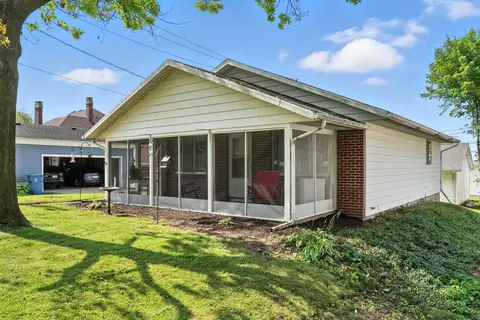 215 E Third St, Dixon, IL 61021 photo 2