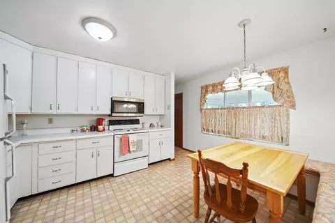215 E Third St, Dixon, IL 61021 photo 8