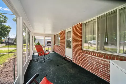 215 E Third St, Dixon, IL 61021 photo 4