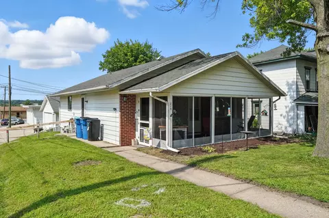 215 E Third St, Dixon, IL 61021
