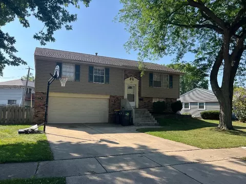 523 Westgate Ter, Streamwood, IL 60107
