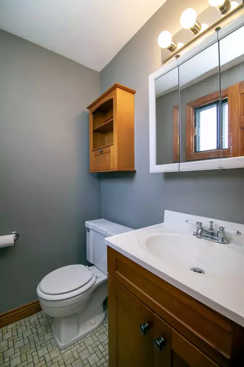 Bath - 6642 W 64th Pl #2W, Chicago, IL 60638 photo 1 of 2