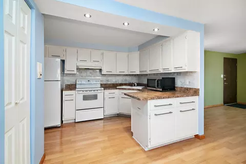 Kitchen - 6642 W 64th Pl #2W, Chicago, IL 60638 photo 1 of 2