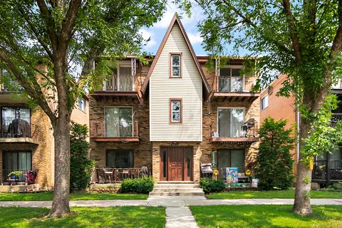 6642 W 64th Pl #2W, Chicago, IL 60638