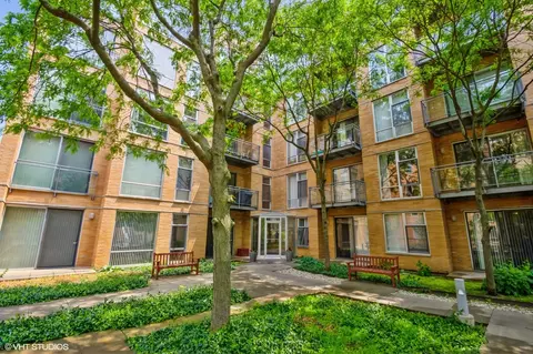 1720 Oak Ave #611, Evanston, IL 60201