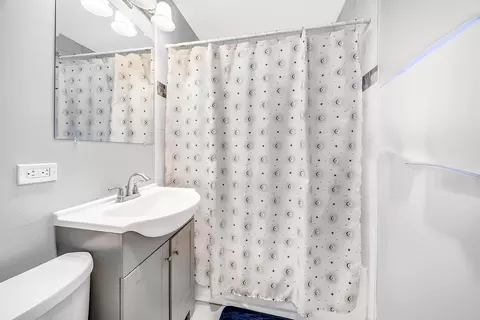 Bath - 16230 Turner Ave, Markham, IL 60428 photo 1 of 1