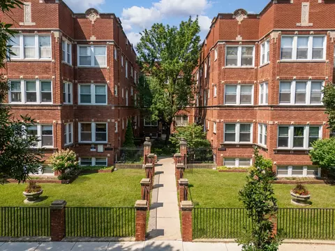 4442 N Beacon St #2, Chicago, IL 60640