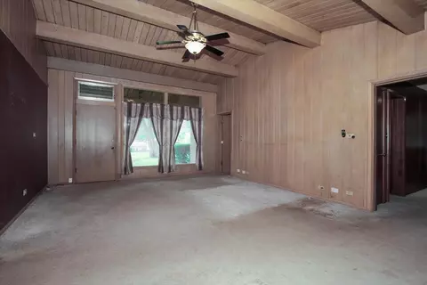 Living - 701 W Stearns Rd, Bartlett, IL 60103 photo 6 of 10