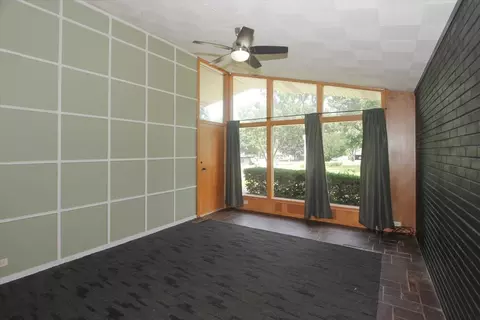 Living - 701 W Stearns Rd, Bartlett, IL 60103 photo 4 of 10