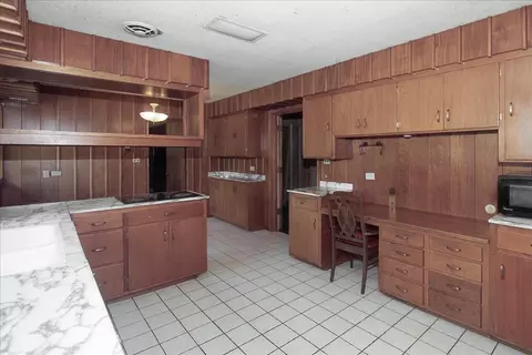 Kitchen - 701 W Stearns Rd, Bartlett, IL 60103 photo 2 of 4