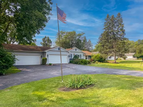 302 Mooseheart Rd, North Aurora, IL 60542