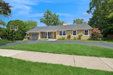 2017 Bosworth Ln, Northfield, IL 60093