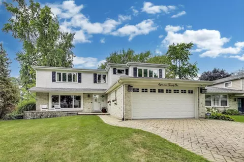 1821 E Boulder Dr, Mount Prospect, IL 60056