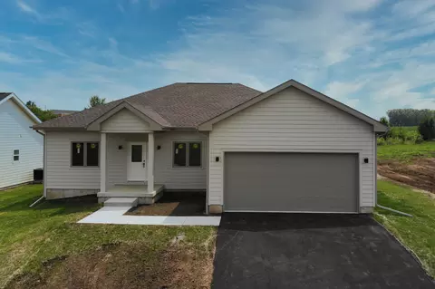 8579 Blue River Rd, Rockford, IL 61107