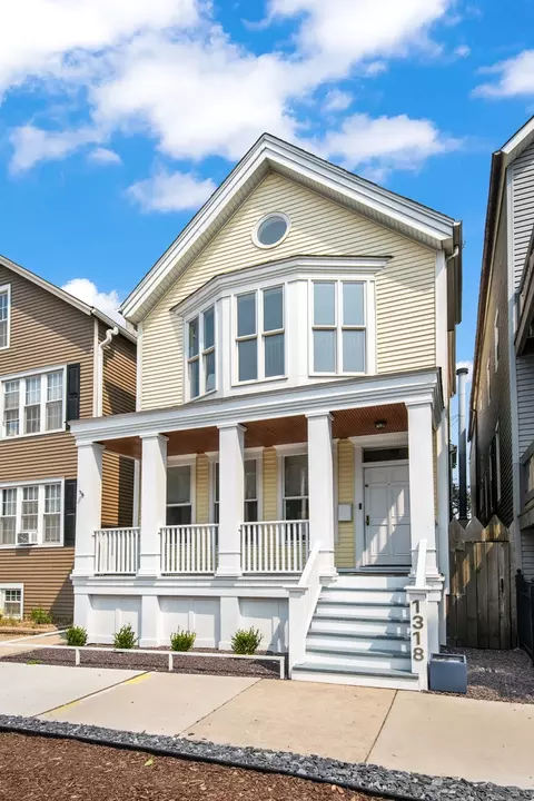 1318 W Schubert Ave, Chicago, IL 60614