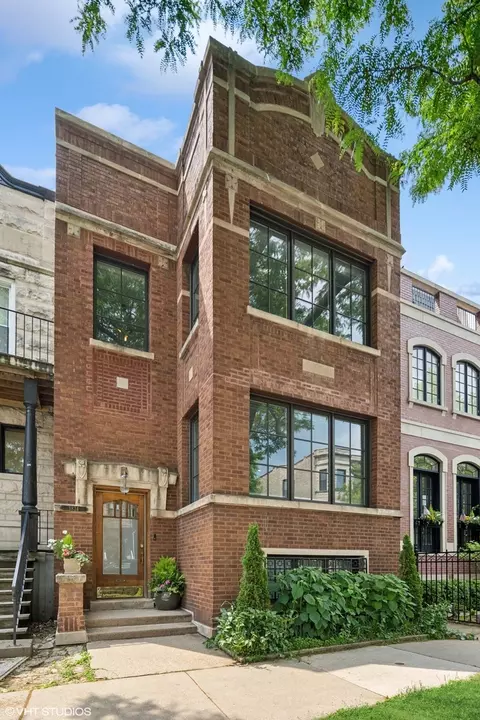 3834 N Lakewood Ave, Chicago, IL 60613