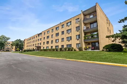 6660 S Brainard Ave #401, Countryside, IL 60525