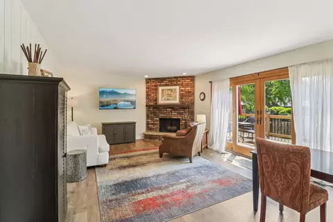 Living - 9 Greenridge Rd, Elgin, IL 60120 photo 3 of 4