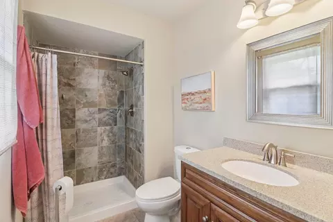 Bath - 9 Greenridge Rd, Elgin, IL 60120 photo 1 of 4