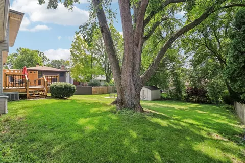 Exterior - 9 Greenridge Rd, Elgin, IL 60120 photo 4 of 5