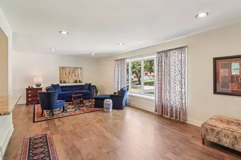 Living - 9 Greenridge Rd, Elgin, IL 60120 photo 2 of 4