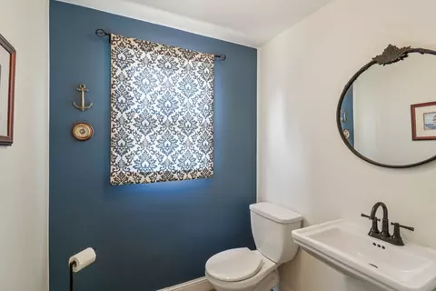 Bath - 9 Greenridge Rd, Elgin, IL 60120 photo 4 of 4