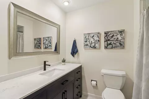 Bath - 9 Greenridge Rd, Elgin, IL 60120 photo 2 of 4