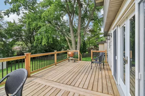 Exterior - 9 Greenridge Rd, Elgin, IL 60120 photo 2 of 5