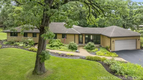 23 W223 Blackcherry Ln, Glen Ellyn, IL 60137