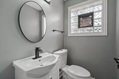 Bath - 15035 Evers St, Dolton, IL 60419 photo 3 of 5