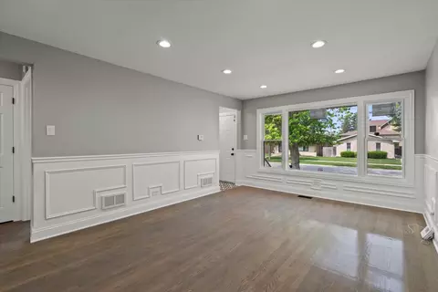 Living - 15035 Evers St, Dolton, IL 60419 photo 1 of 2
